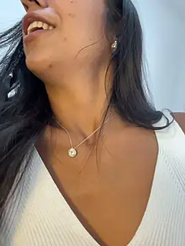 MaddyX__ élő XXX-chatje