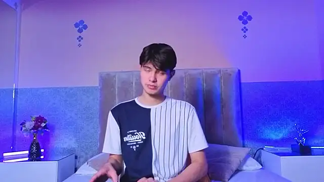 Derek_Sinn: απευθείας συνομιλία ΧΧΧ