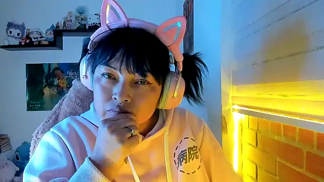 Chat XXX en directo de Shaddycute_