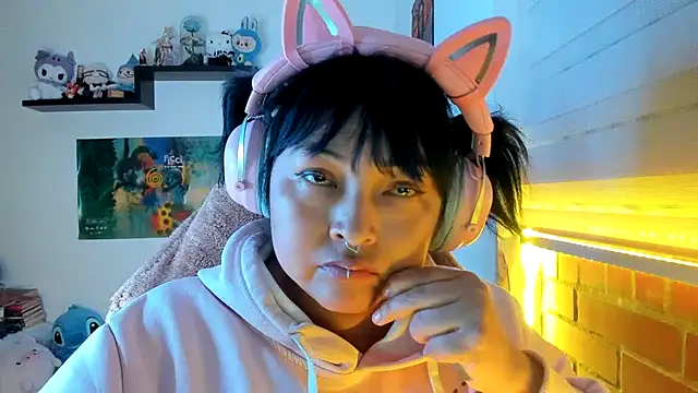 Chat XXX en directo de Shaddycute_