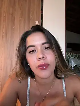 Emilia_Bakerr élő XXX-chatje