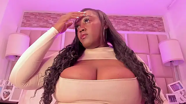 ShaniaBrownn 现场XXX聊天