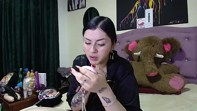 Emmie_Hot: διαδικτυακό σόου στην κάμερα