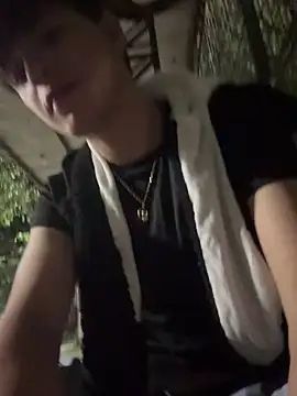 Naim_TheKing: διαδικτυακό σόου στην κάμερα