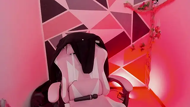 little_emma0 Live XXX Chat