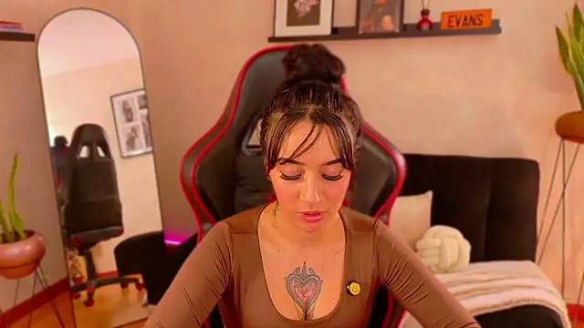 EmmyEvans1 élő XXX-chatje