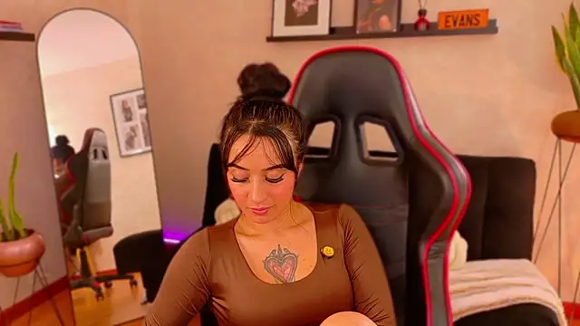 EmmyEvans1 – Naživo XXX chat