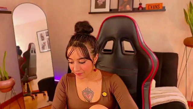 Živý XXX chat EmmyEvans1