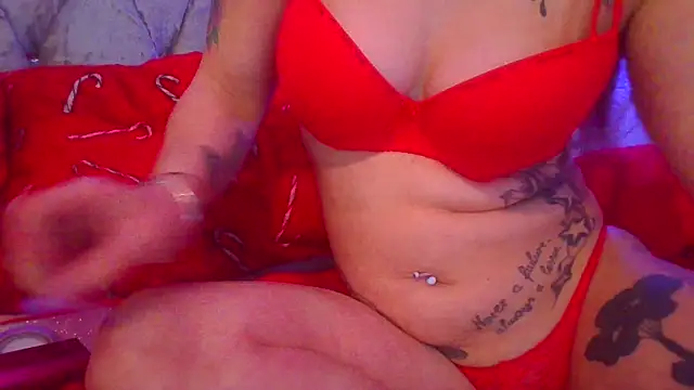 LucyRoseMae élő XXX-chatje