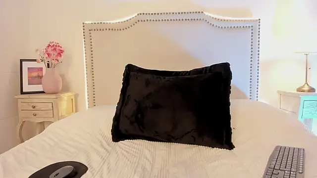 Charlote_Harper Webcam Show