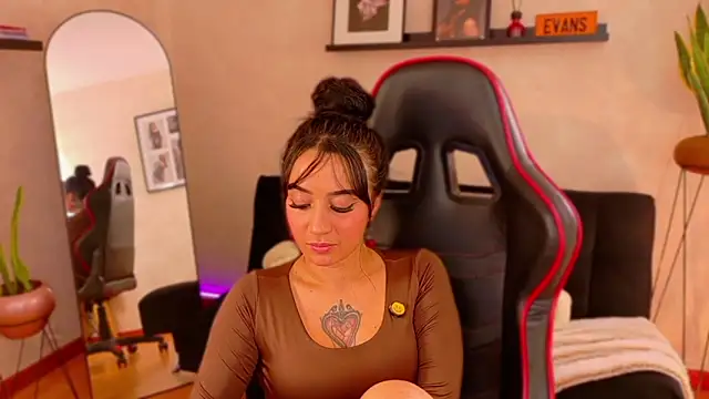 EmmyEvans1 Live XXX-Chat