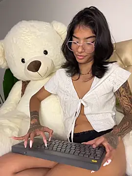 Chat +18 de TweetiePieXXX ao vivo