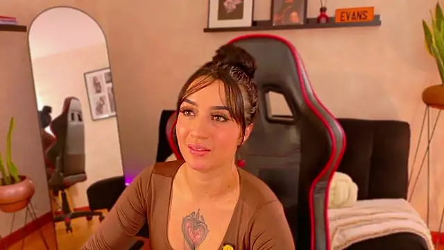 Živý XXX chat EmmyEvans1