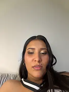 Chat XXX ao vivo de IsabellaJoness_