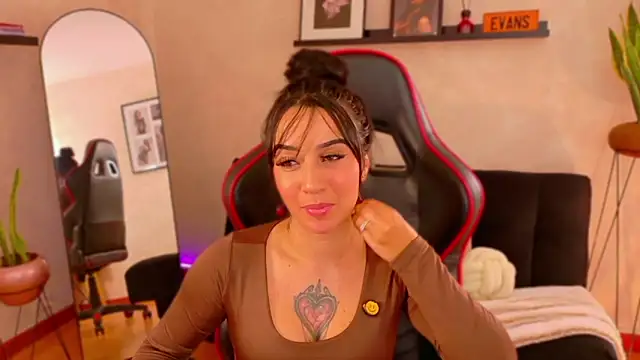 EmmyEvans1's Live XXX Chat