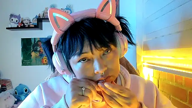 Chat XXX en directo de Shaddycute_