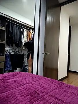 Esmeralda333 现场XXX聊天