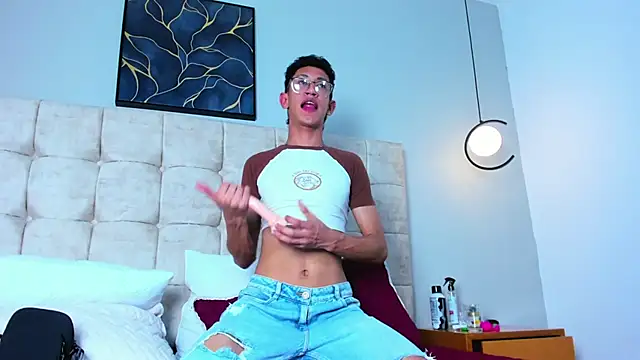 twink_royale18: онлайн-секс-чат