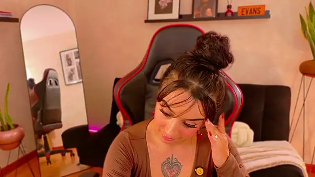 EmmyEvans1 Live XXX Chat