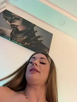 IsabellaEtthan élő XXX-chatje