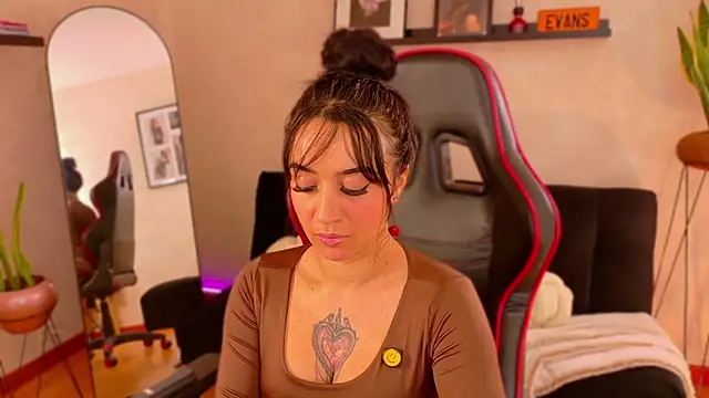 EmmyEvans1 라이브 XXX 채팅