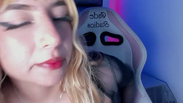 Chatroom XXX en direct de adhalee_js