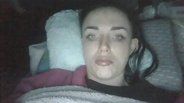 Trinsy_Love Adlı Modelin Canlı XXX Sohbeti