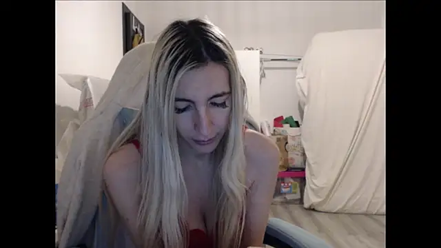 BarbieBlondieGirl élő XXX-chatje