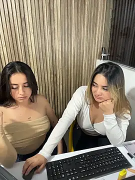 Chatroom XXX en direct de Antonella_Julieta