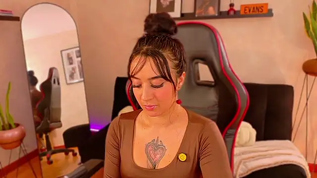 EmmyEvans1 Chat XXX in diretta