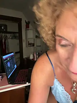 SuzyCatzz's Live XXX Chat