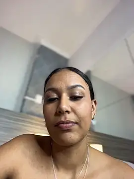 MiilaBlake: διαδικτυακό σόου στην κάμερα