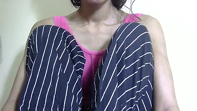 Chat +18 de Anu_tiny ao vivo