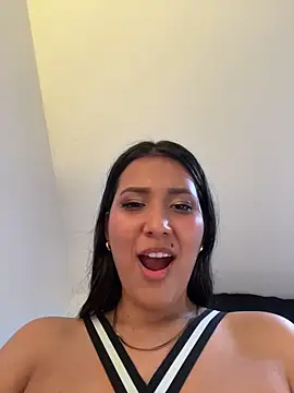 Chatroom XXX en direct de IsabellaJoness_