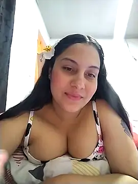 Chatroom XXX en direct de esmeralda_jadees