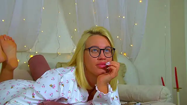 MariaNeumann Adlı Modelin Canlı XXX Sohbeti