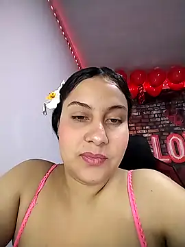 Chat +18 de esmeralda_jadees ao vivo