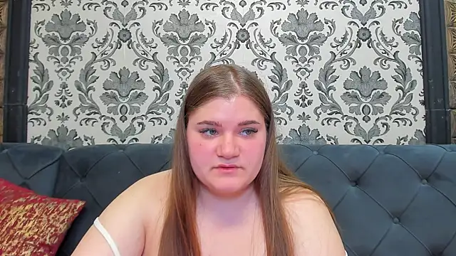 Show modela LissaBigTitts na web-kameri