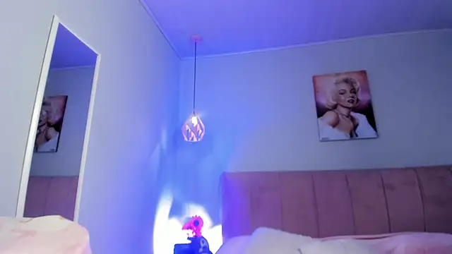 Chat +18 de ela_petit ao vivo