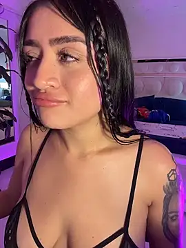 lucianaroy Adlı Modelin Canlı XXX Sohbeti