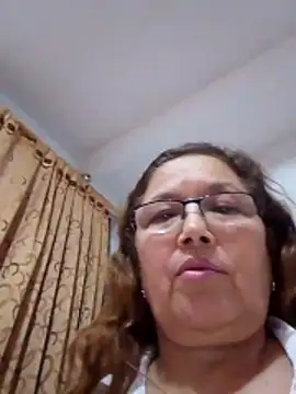 XXX chat uživo modela Cessi50