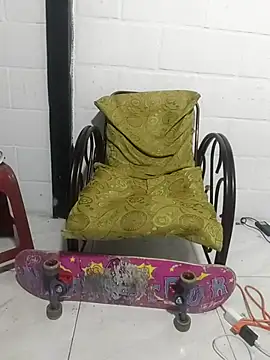 Show modela sk8-boy na web-kameri