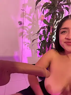 XXX chat uživo modela lucianaroy