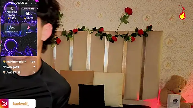 kaelwolf_tay: онлайн-секс-чат