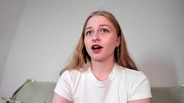 Chatroom XXX en direct de MiaMews