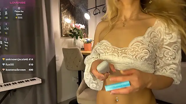 Sexy_Katze Adlı Modelin Canlı XXX Sohbeti