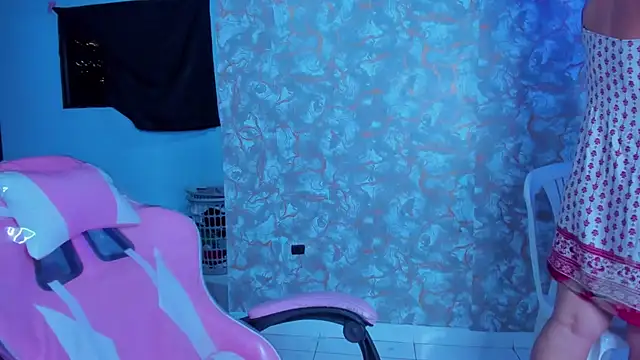 AngelaCoffee élő XXX-chatje