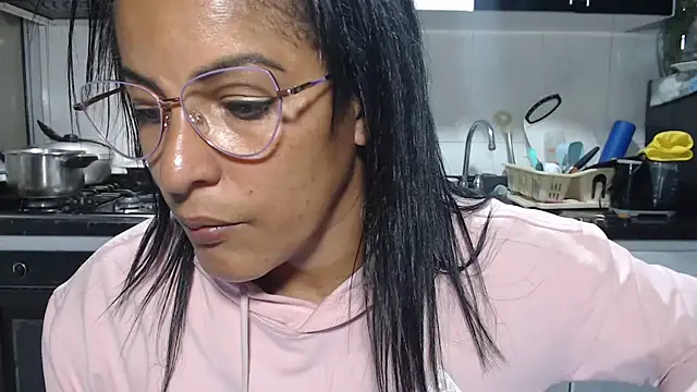 Chat +18 de kateleyagrey ao vivo