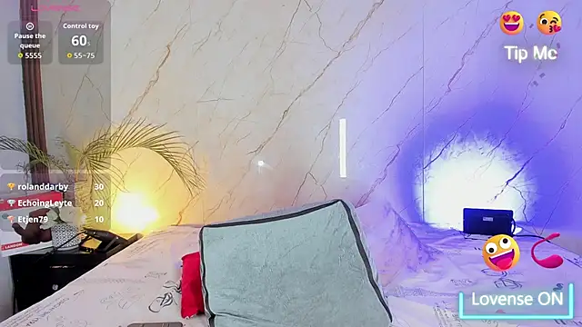 LucianaaMorena 现场XXX聊天