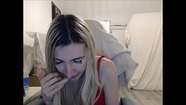 BarbieBlondieGirl Adlı Modelin Canlı XXX Sohbeti